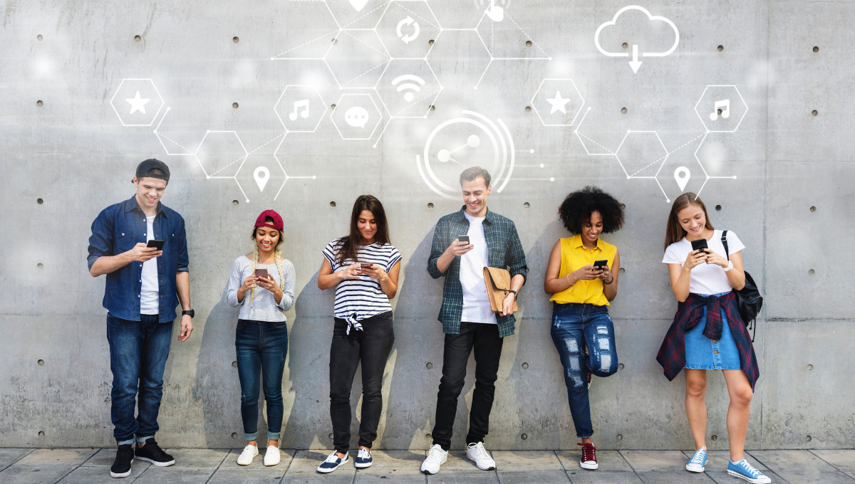 Who Buys Technology Users Lists (Top Industries & Roles)